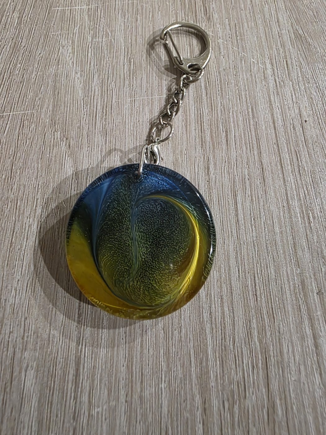 Blue Green Gold Swirl Round Resin Keychain Blue Green Gold Swirl Round Resin Keychain